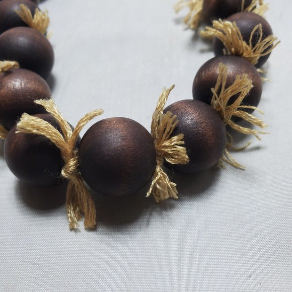 Vineyard vines wood brown beads & string necklace - Picture 2 of 5